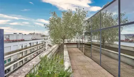 A vendre à toute proximité de la Porte de St Cloud, une surface de 128 m² avec terrasse