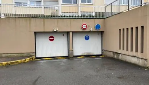 Parking sécurisé 3min RER Noisy et face centre commercial Les Arcades