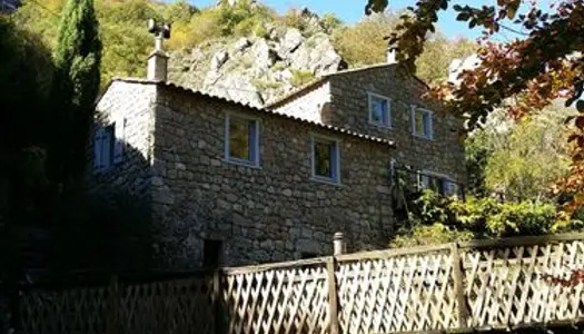 Belle Maison en Pierre de Caractère à Antraigues-sur-Volane (07) - 120m², 3 Chambres, 4600m² de 