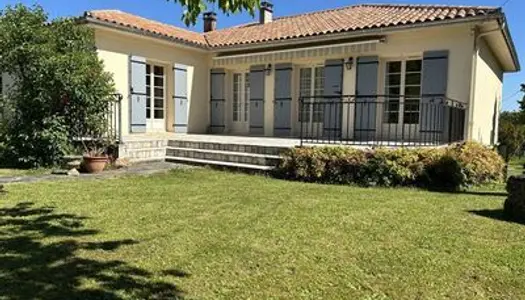 Situation idéale pour cette maison de 3 chambres à pied des comm 