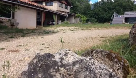 Charmante maison avec beaucoup de cachet sur 12000m² de jardin et bois 