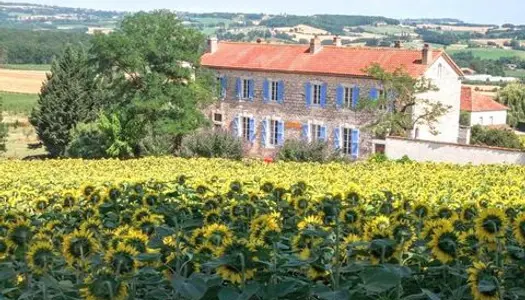 Superbe école restaurée et métamorphosée en charma