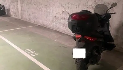 Place de parking partagée pour 4 scooters/motos 