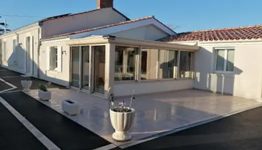 Maison trois chambres plus Préau 80 M2 