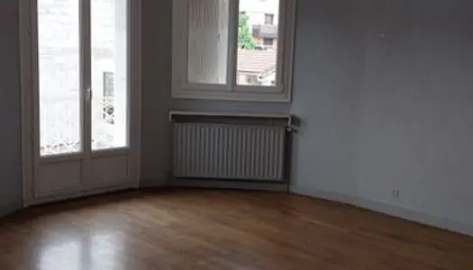 T4 de 113 m² dans maison proche gare 