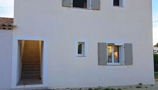 Vends appartement T2 avec terrasse presque neuf Villelaure (84530) - 49m²