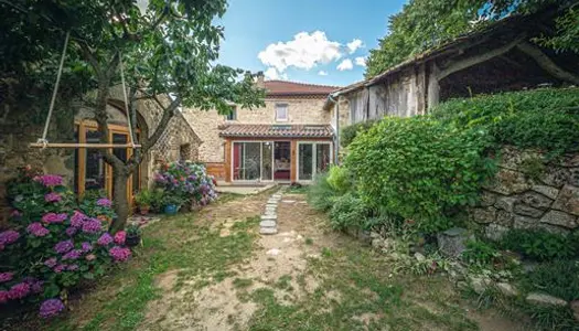 Région Vernoux, maison d'habitation avec dépendances sur 3638m² de terrain