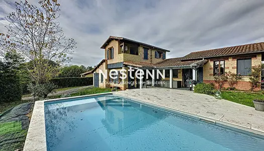 A vendre Maison 5 pieces 122 m2 a Mirande avec piscine et garage