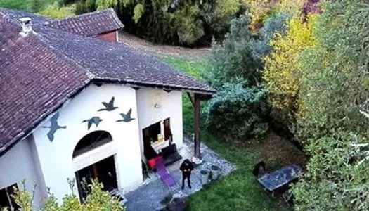 Maison Romantique, avec son petit étang privé en Dordogne 