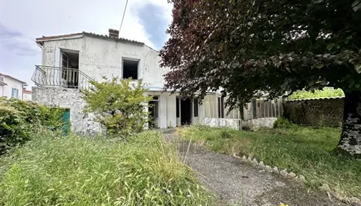 Maison 91 m2, 2 ch, dépendances, terrain 1810 m2, vue estuaire 