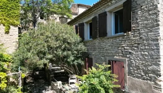 Immeuble en plein centre de Gordes 