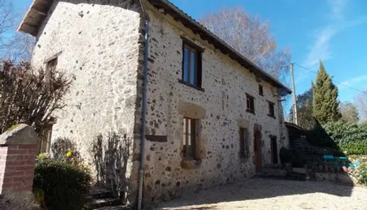 Très jolie maison de 4 chambres dans un endroit ca