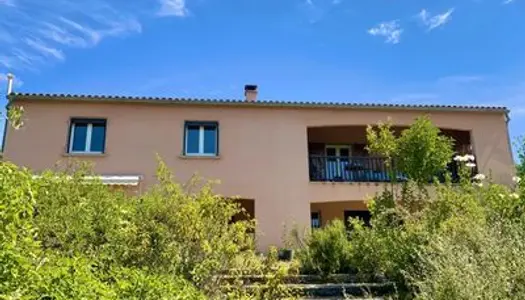 Maison spacieuse avec appartement séparé et jardin 