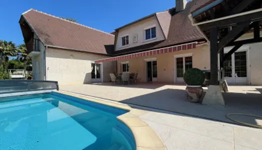 Maison 7 pièces 257 m² 