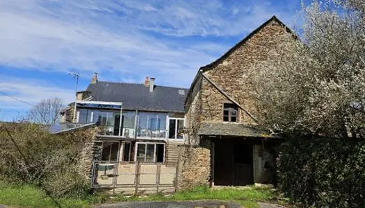 Charmant corps de ferme avec sa grange dans un env 