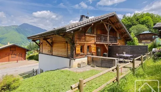 Un chalet jumelé moderne de 4 chambres et 3 salles de bains avec garage et jardin 