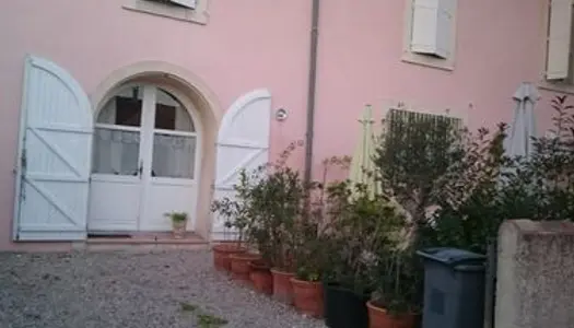 Loue Maison avec petit jardin à Calvisson 