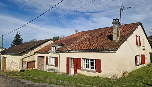Charmante maison en pierre avec 2 granges a Rudeau-Ladosse (10km Nontron et de Mareuil en Perigord)