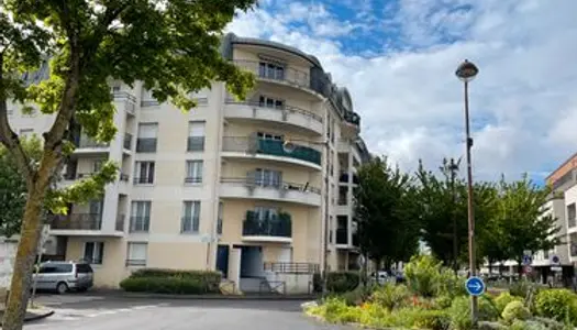 Appartement T2/T3 de 55.6 m² avec salon 30 m², balcon 8 m², proche RER, Seine 