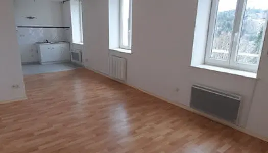 Appartement non meublé 1er étage 