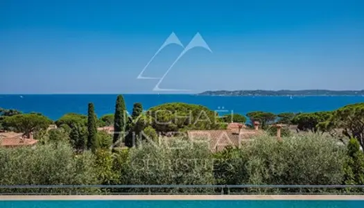Villa contemporaine avec vue mer 