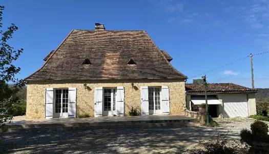 Zeer comfortabel huis (ca. 150M²), gebouwd in 1980 in de traditionele Périgord en pierre s 
