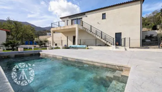 Splendide villa avec piscine avec grands garages idéal artis