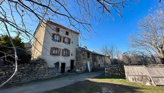 Maison de hameau avec dépendances sur 5ha agricoles au calme