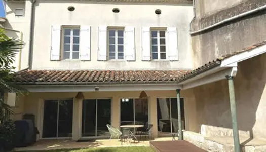 RARE : Maison de Ville 5/6 chambres avec Jardin / Terrasse couverte / Vue imprenable sur le Lot / 