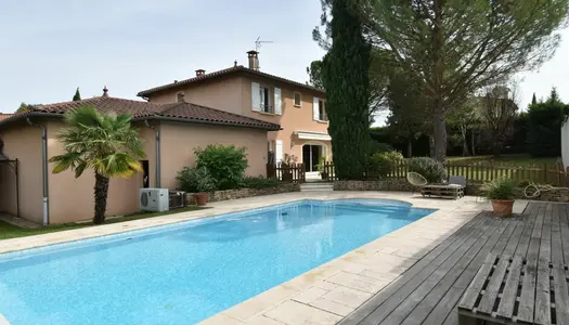 Tassin-la-Demi-Lune - Villa d'architecte de 184 m² avec piscine, double garage et dépendance 