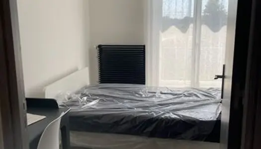 Chambre avec balcon dans une colocation neuve