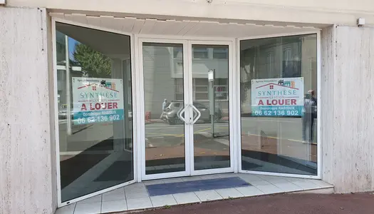 Vente Local commercial 70 m² à Saintes 159 900 €