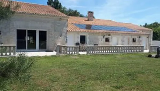 Maison charentaise rénovée avec Studio indépendant et garage