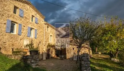 Ardèche, vallée de l'Eyrieux : Magnifique maison de pays rénovée.
