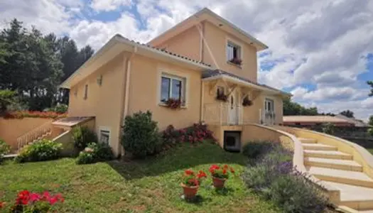 Jolie villa de 200m² dans secteur calme et boisé