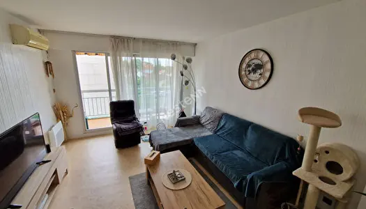 Appartement en centre-ville avec balcon, garage securise, et disponible en decembre ! 