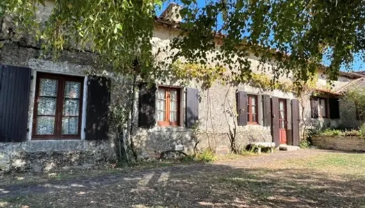 Belle Maison En Pierre Avec Jardin et Un Terrain de Loisirs En Bordure de la Charente