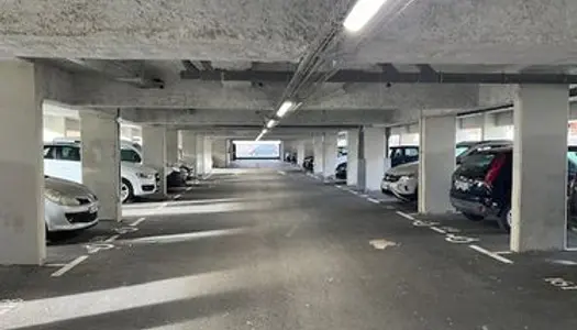 A VENDRE URGENT Place de parking