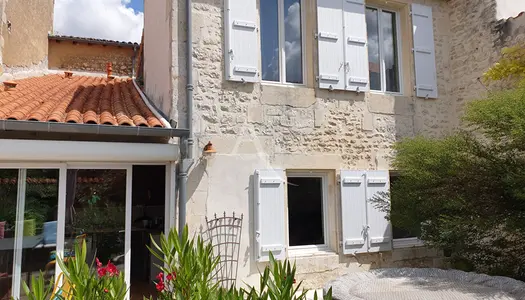 Vente Maison 180 m² à Saint Jean d Angely 323 950 €