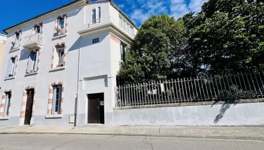 CHAMBRES D HOTES AVEC JARDIN ET GARAGE 