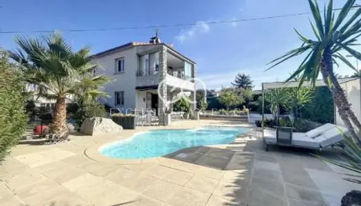 Villa 6 pièces 220 m²