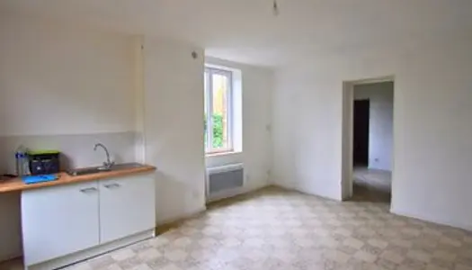 Appartement F2 Rénové, 12,27% Rentabilité, Jardin Privé - Hirson, Vente Directe