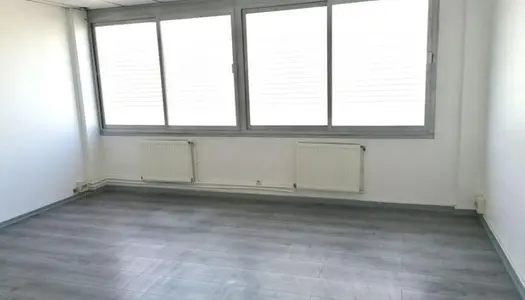 Bureaux 61 m² 