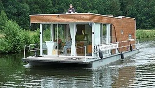Vend maison d'habitation flottante habitable à l'année de structure en bois