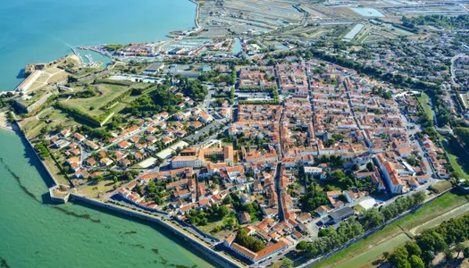 LE CHATEAU D'OLERON, TERRAIN A BATIR DE 425m² viabilisé 