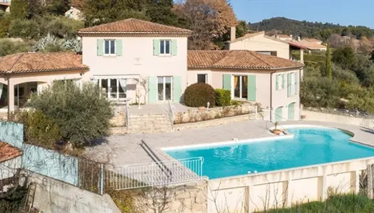 Villa à Villeneuve (04180) 236.77 m2 sur 3710 m2