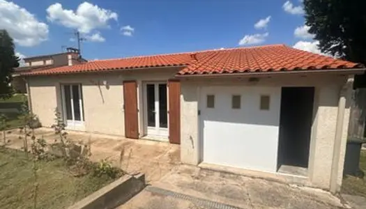 Maison de 2 chambres, non mitoyenne, plain-pied de 61 m² environ sur beau terrain de 310 m² 