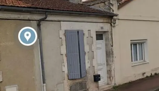 Petite maison avec terrain située route de vars 