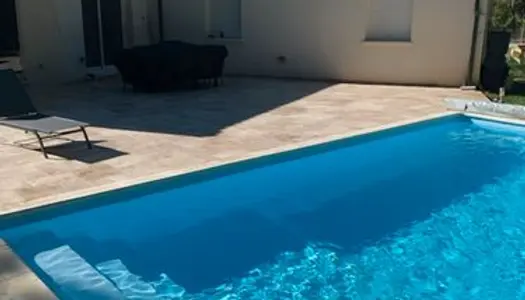 Maison récente avec piscine