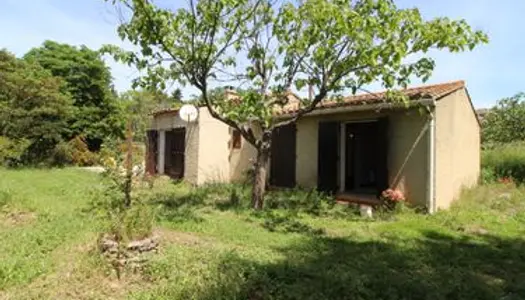 Villa avec remise et terrain de 904 M2 à rénover 